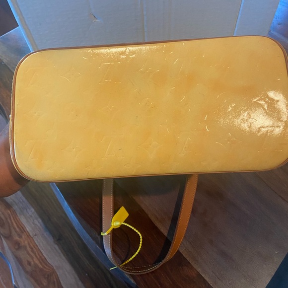 LV YELLOW VERNIS ZIP BAG - Picture 5 of 11